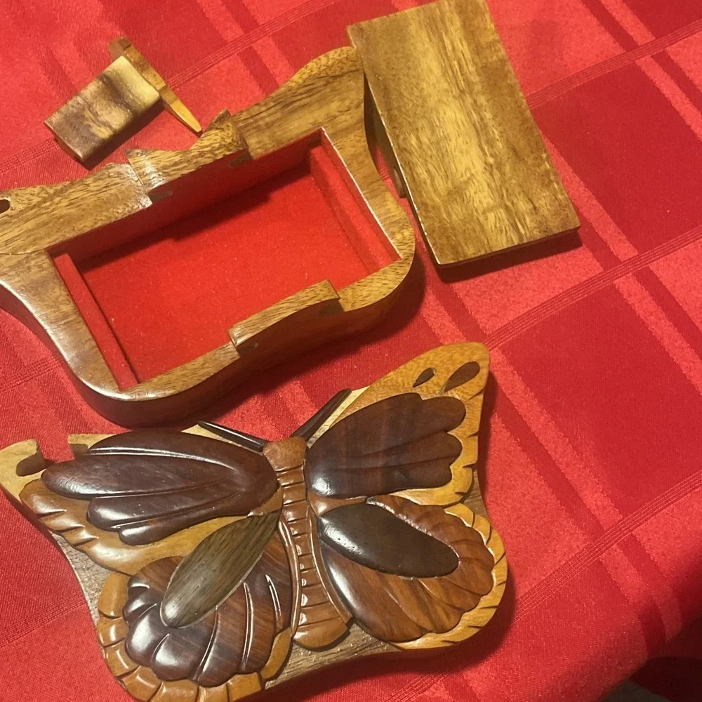Vintage Carver Dans Beautiful Butterfly Secret Wood Carved Puzzle Trinket Box